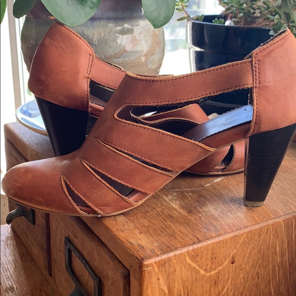 Brown Urban Outfitters sandals, Size 8